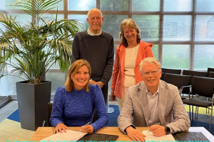 Gemeente Lisse en Stichting Knarrenhof tekenen overeenkomsten